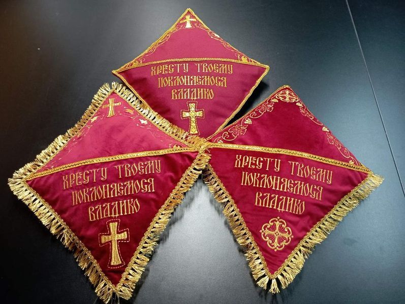 Подушка з вишивкою під хрест, тканина жасмін 46 на 35см 15558-y фото