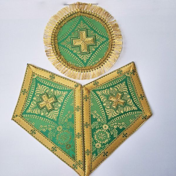 Серветки під хрест і чашу з парчі з вишивкою зелені 15374-y фото