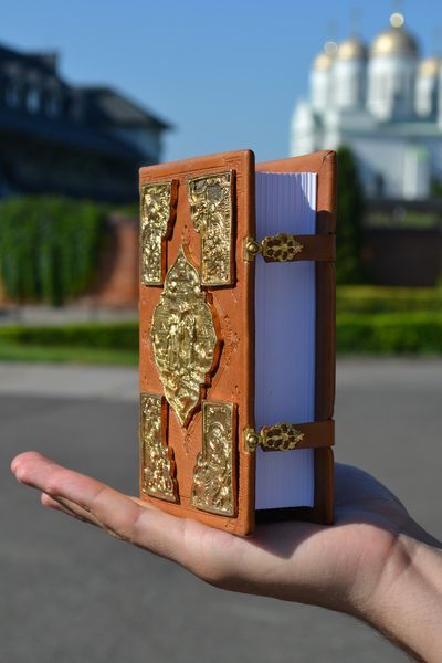 Євангеліє 16х11 см церковно-слов'янська мова з латунниими накладками (коричнева) 12445-mk фото